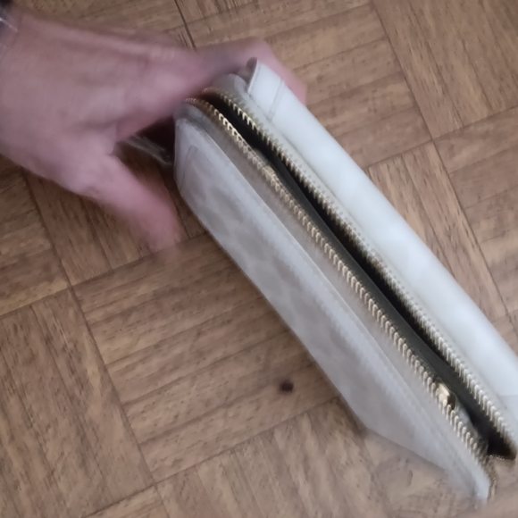 Vera Bradley White Clutch Bag - Picture 6 of 6